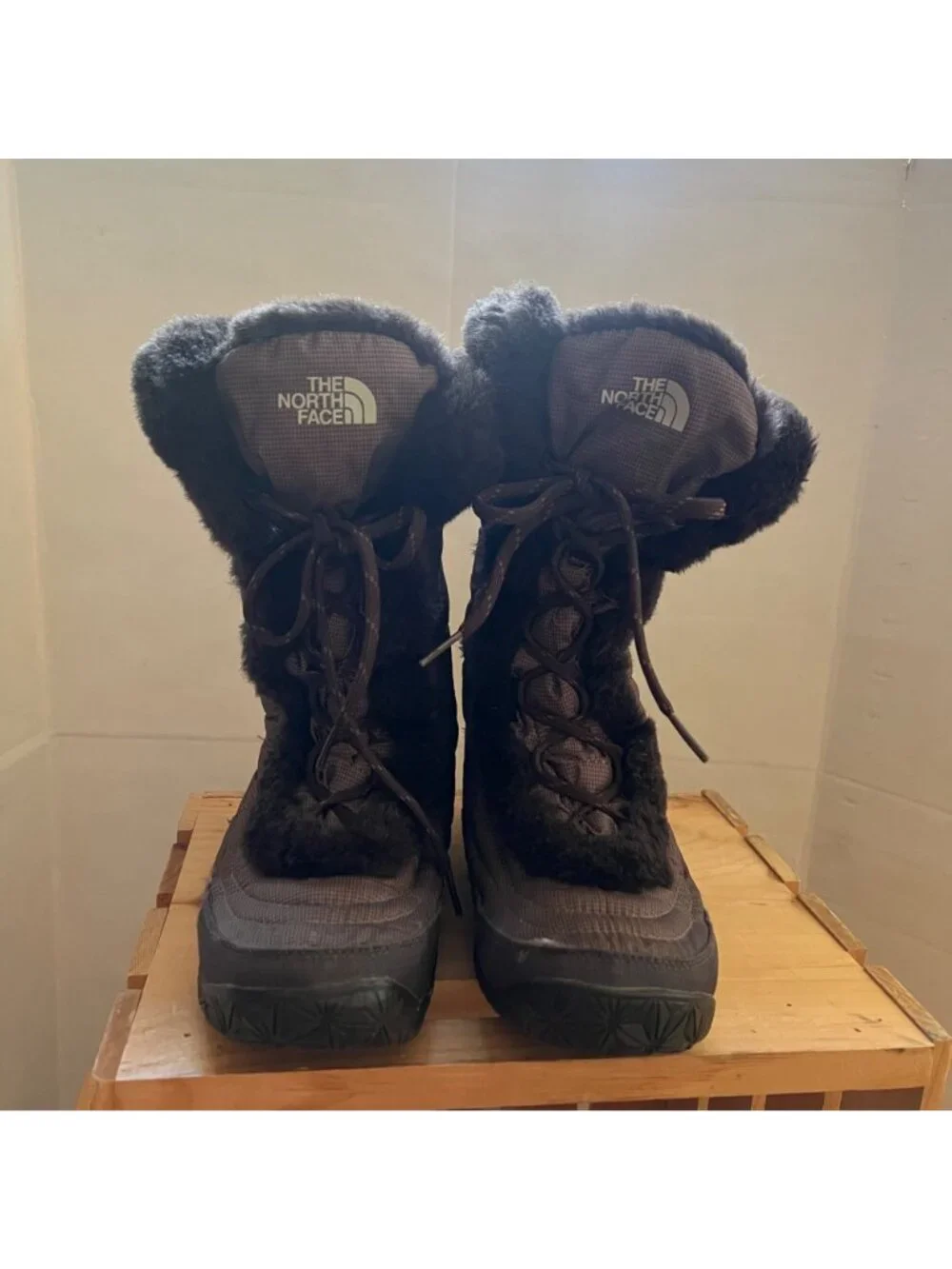 The North Face Size 8 Brown  Faux Fur Lined Quilted Goose Down Winter Boot